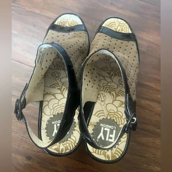 Fly London Yile sandals-Euro size 38, US size 7.  Brown and Black - Picture 5 of 8